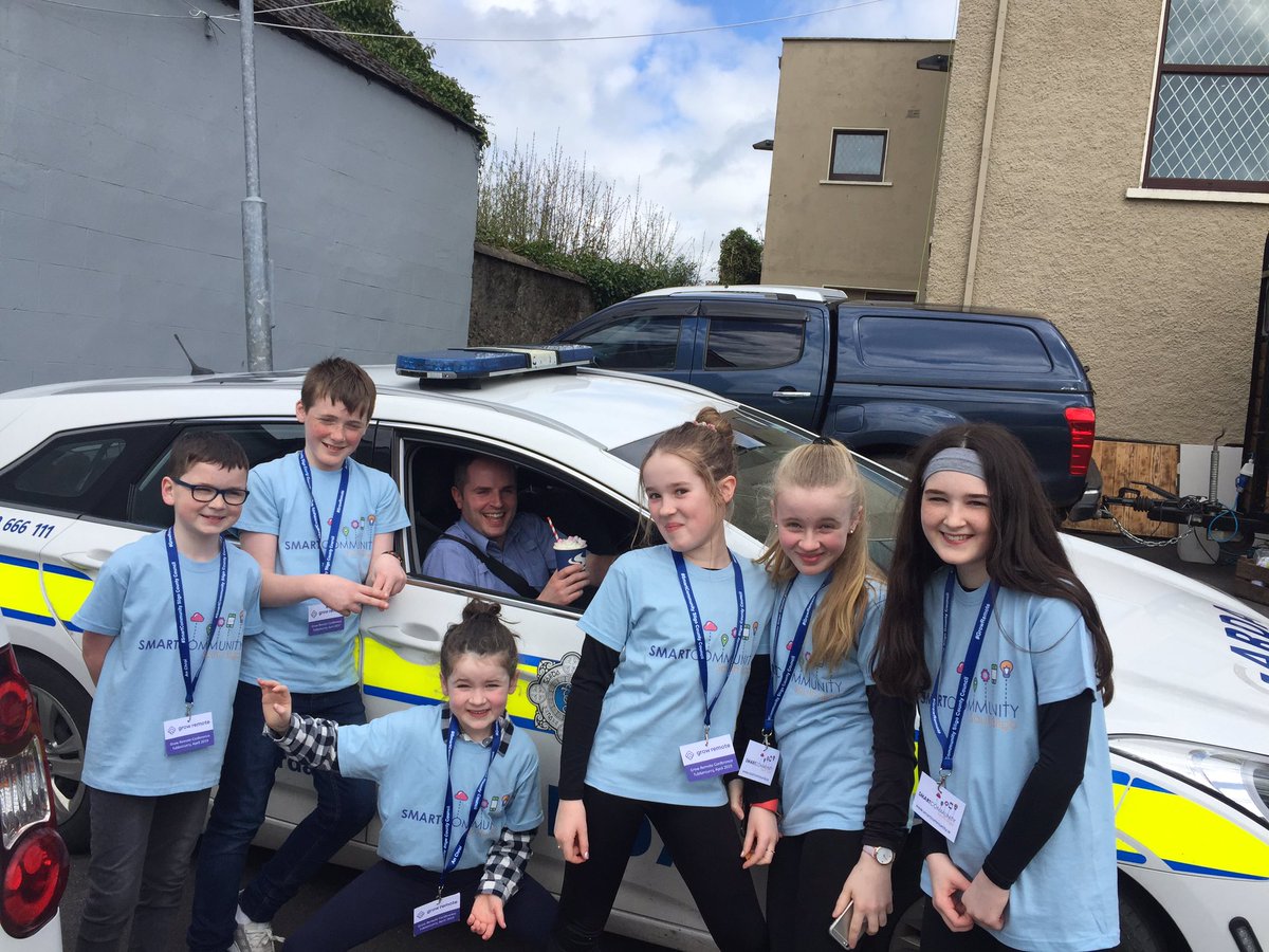 Enjoying our coffee break with the local Gardai while he’s on his break #SmartCommunity <a href="/GrowRemoteIrl/">Grow Remote</a> conference #Tubbercurry #Sligo