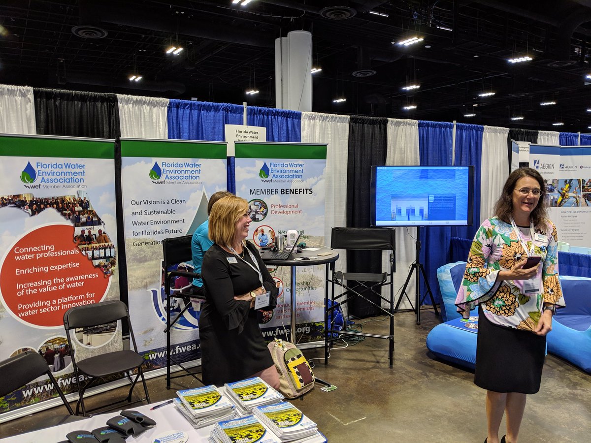 #TuesdayThoughts hanging with Sondra Lee <a href="/FWEA75/">FWEA</a> <a href="/1FWRC/">FWRC</a> .  Please stop by and say hi to her!