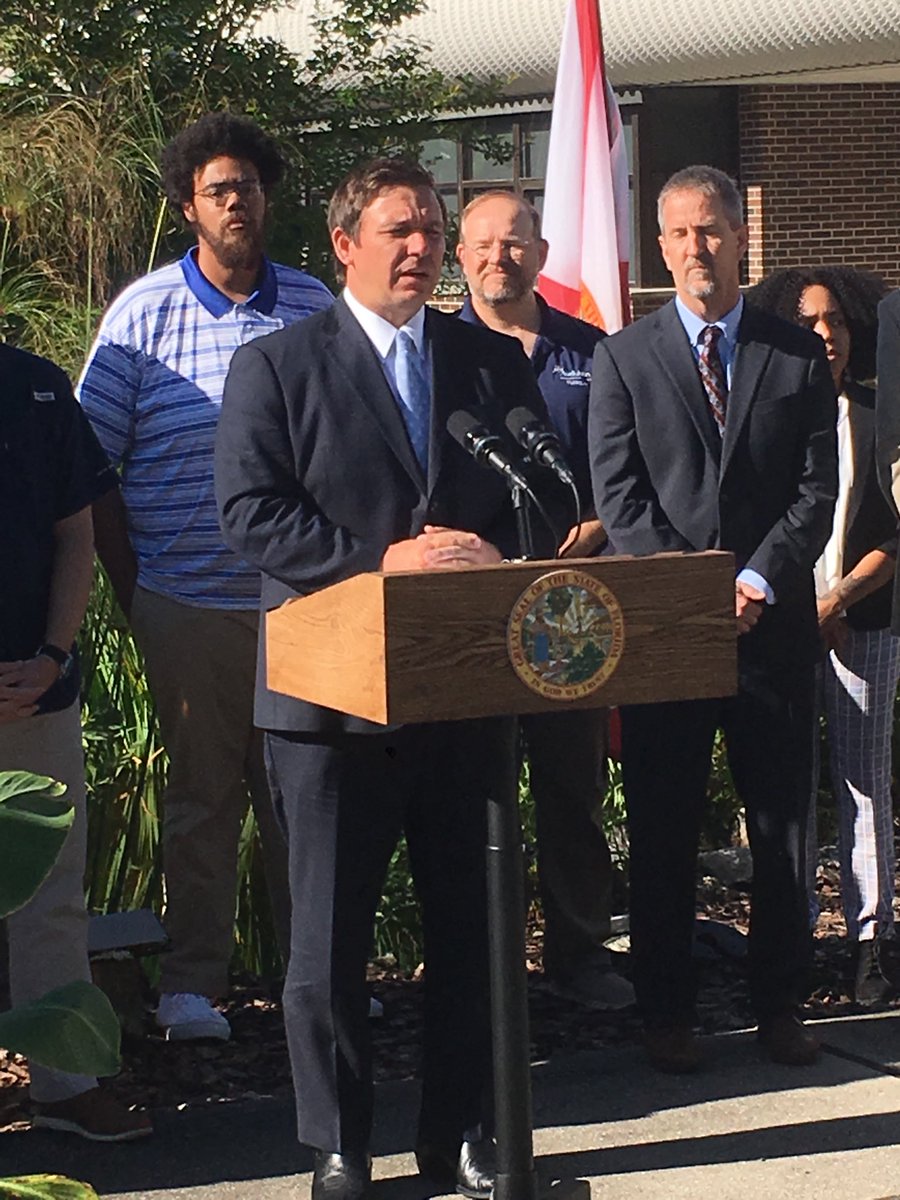 Gov. Ron DeSantis talks to news media today about his environmental initiatives with ⁦<a href="/UF/">FLORIDA</a>⁩ researcher Tom Frazer, the state’s new 1st chief science officer. Bringing UF science and know-how to bear on the issues at hand — a great day at UF.