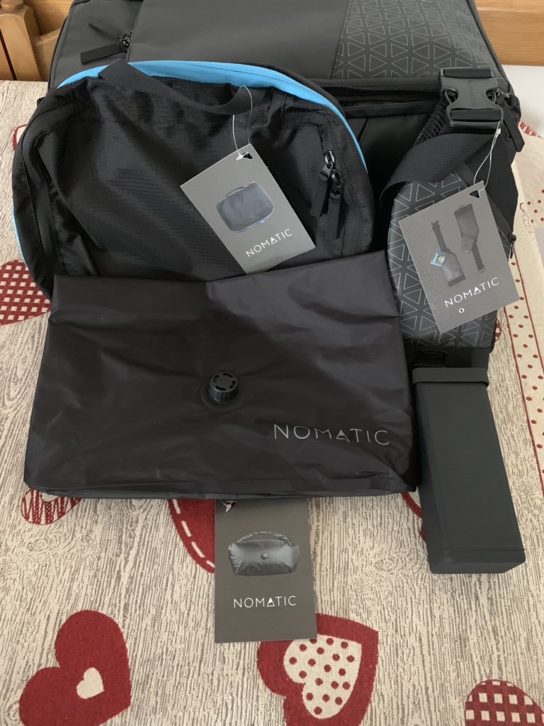 SerePellizzari's tweet image. Loving my new job and travel pack!!!

#nomaticbackpack #nomatic #nomaticvacuumbag #job #travel