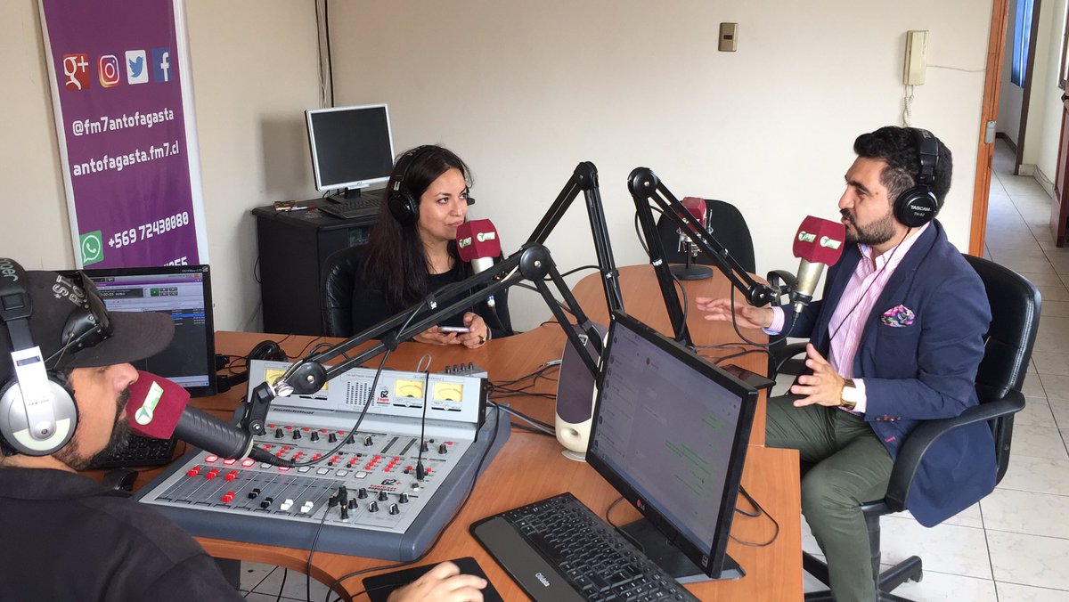 CONAFantof's tweet image. Estamos en el @francopensador9 junto a nuestro director regional @cristiansalasp informando sobre el concurso fotográfico infantil “Guardaparques por un día en el Monumento Natural La Portada” #Antofagasta