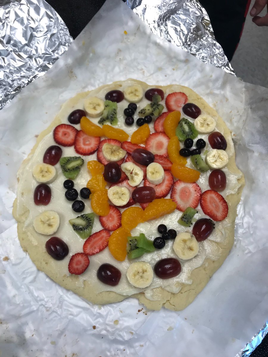 king4FACS's tweet photo. When baking and meal plating coincide, it becomes a delicious and beautiful dessert. 2nd Hour did an amazing job! #SoGood #MoreFruitPlease https://t.co/MNk60noOtn