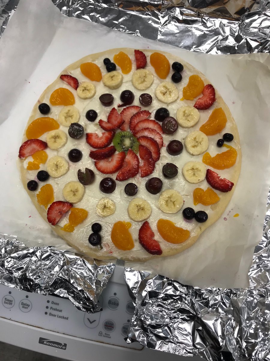 king4FACS's tweet photo. When baking and meal plating coincide, it becomes a delicious and beautiful dessert. 2nd Hour did an amazing job! #SoGood #MoreFruitPlease https://t.co/MNk60noOtn