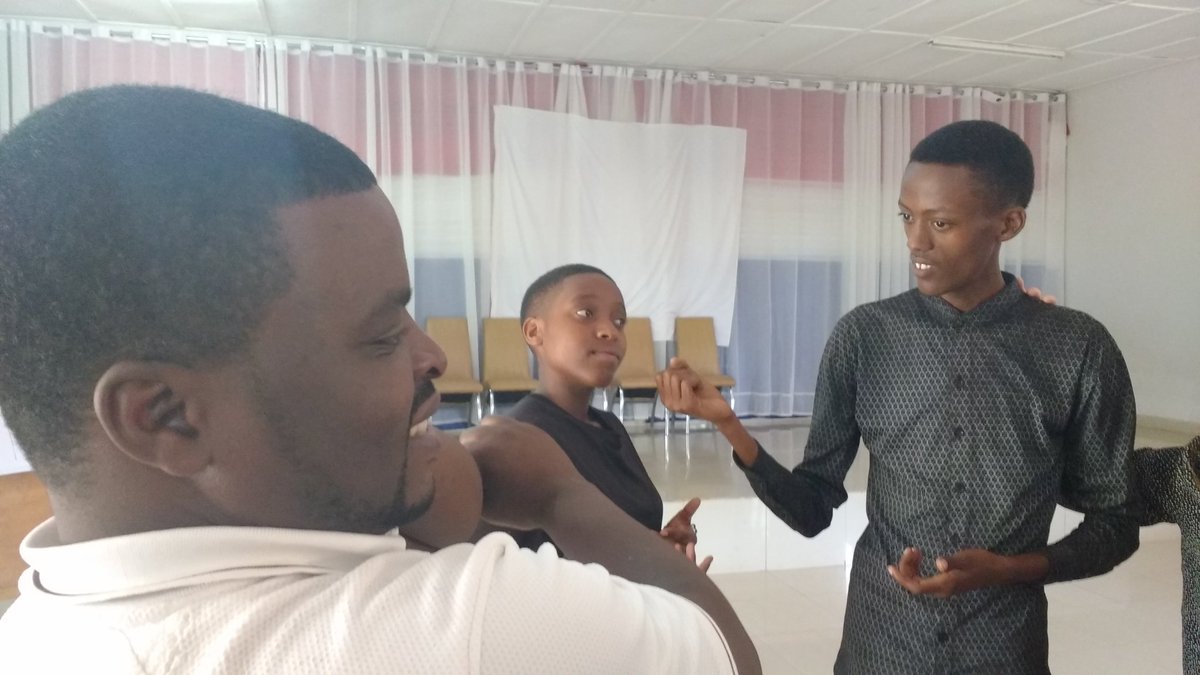 kirrilypells's tweet photo. We begin with a 2 day workshop on #actionresearch using #arts building on the Mobile Arts for Peace project https://t.co/B7VG67HFT8 @uyisengamanzi @19732708 @IRDP_Rwanda @Changing_Story_ https://t.co/VQExYBC9ma