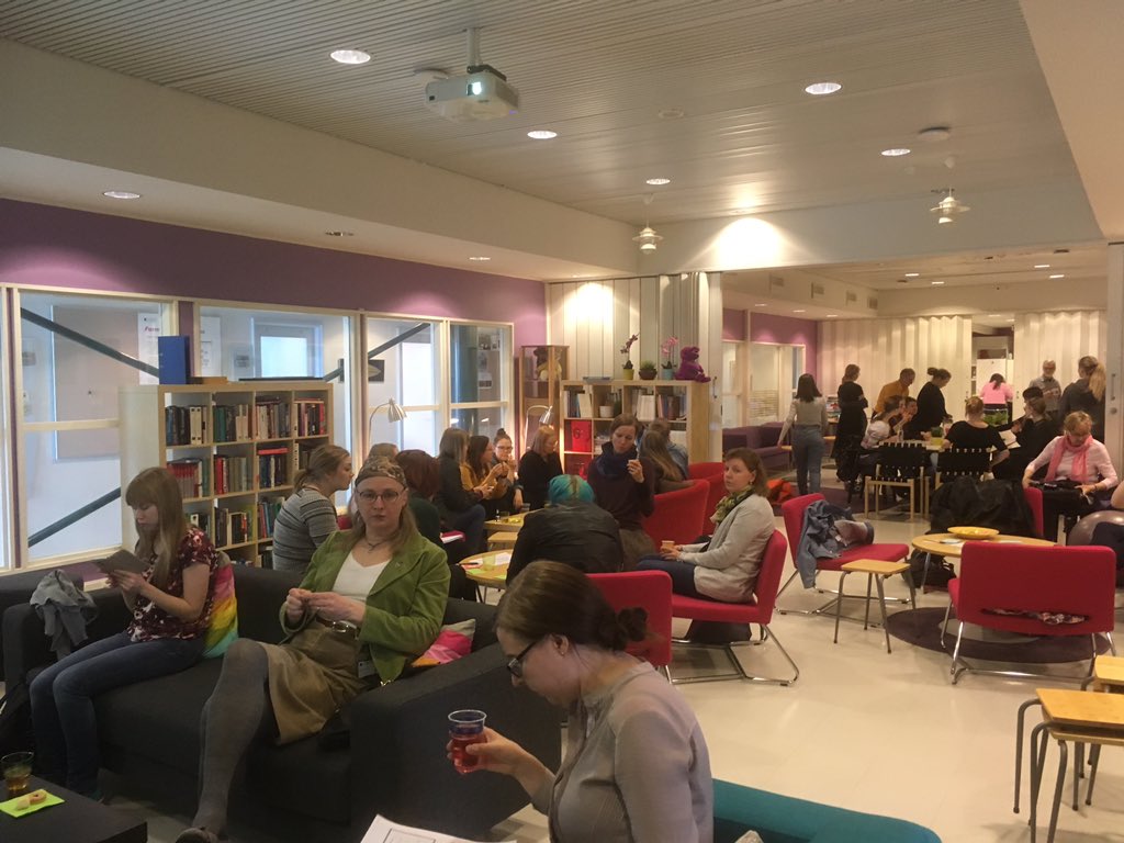 JVaattovaara's tweet image. Tänään saatiin mahtavasti evästyksiä @ITC_TampereUni suomen opintosuunnan kehittämiseksi #learningcafe työskentelyn kautta. Kohti uutta tutkinto-ohjelmaa yhteisin intressein ❤️Kiitos opettajille ja runsaslukuisalle opiskelijajoukolle!