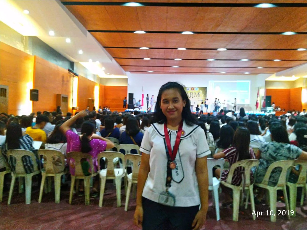 rupokforjanina's tweet photo. Hehi mejj late pero I just want to thank @janinavela , @donnypangilinan and my yellowfam for always being there to inspire and motivate meeeee hehehe 💛

yOUR GURL JUST GRADUATED WITH HONORS KAHIT LAGI NASA EVENT HAHSHSHSHAHHAAH 🤙 https://t.co/t8Mpfkm9e4