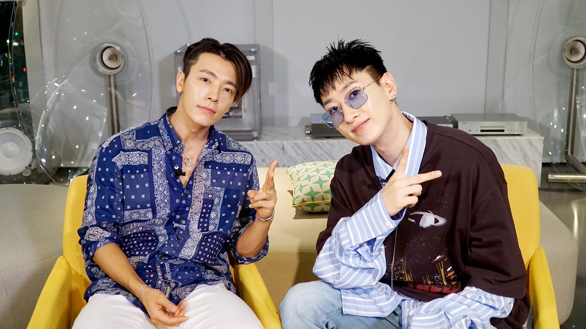 SJofficial's tweet photo. #20190416 #슈퍼주니어DnE #SuperJuniorDnE #땡겨 #Danger #WeiboLive
오늘도 땡겼다. 여러분의 마음을💙
내일은 더 #땡겨 드릴 예정🔫

#동해 #DONGHAE #은혁 #EUNHYUK
#슈퍼주니어 #SUPERJUNIOR https://t.co/wLklHdQLnc