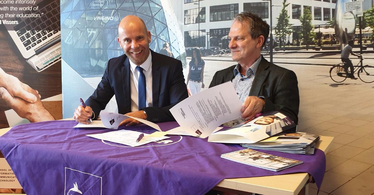 Super mooie samenwerking: sinds kort zijn wij Partner in Education van Fontys Hogeschool ICT! “Op deze manier zijn wij in staat om vernieuwend en inspirerend onderwijs te verzorgen.", aldus Ad Vissers, directeur FHICT.  #Samenwerking #Ontwikkeling