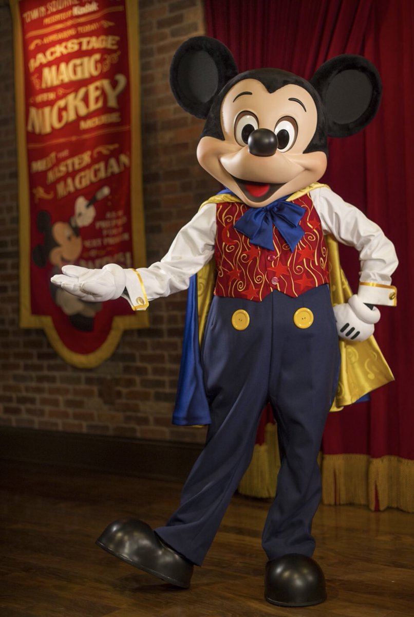 sadieoleary's tweet photo. mickey mouse as cupcakkes: a thread https://t.co/q8vPB4jETi