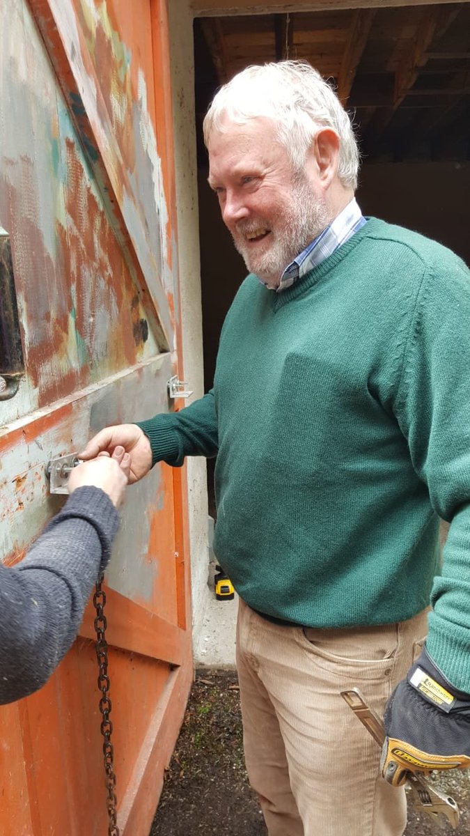 MensMidleton's tweet photo. A selection of pics from our #TemporaryWorkspace (& garden) today. We'll be ready to start painting very soon! #MensSheds #MenAtWork https://t.co/bAywaCrrEb