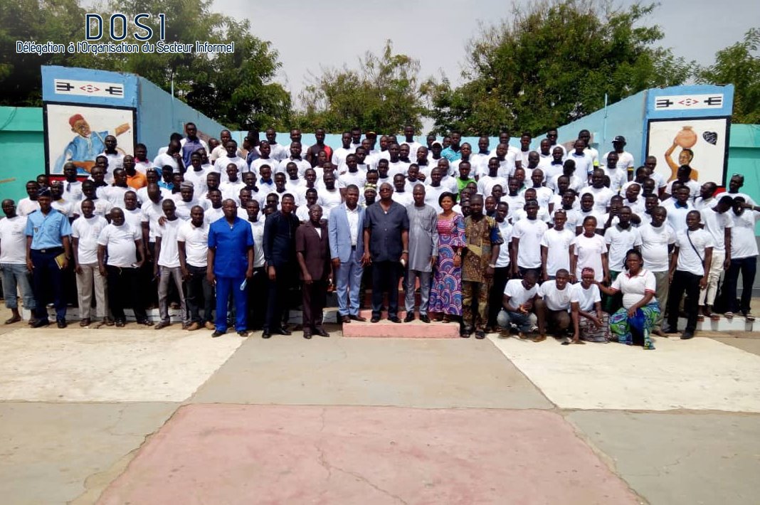TogoDosi's tweet photo. Début effectif hier matin de la tournée de formation des Conducteurs de taxi motos dans le cadre du Programme #ZOKEKE. Étape de Dapaong, plus de 500 participants à la formation théorique et pratique. Cette étape va durer jusqu'au vendredi 19 avril 2019. #DOSIActu #PND_TOGO https://t.co/Gd30N03HMe