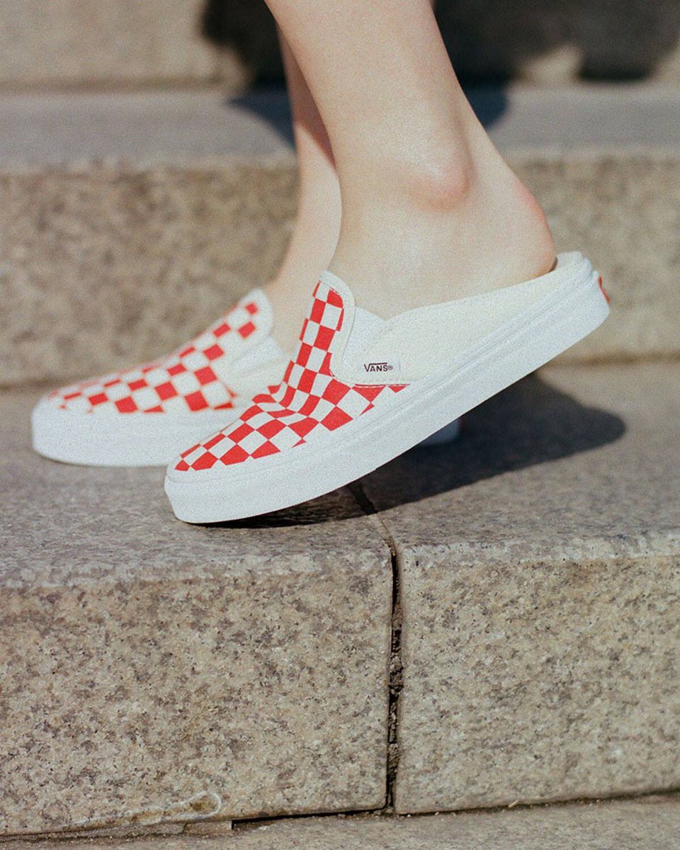 sneakerxox's tweet photo. ตัดปัญหาคนชอบโดนรองเท้ากัด‼️
เพราะ Vans ออกรุ่น Classic Slip-On MULE ที่ไม่มีส้นรองเท้า
เพื่อให้สาวกได้สวมใส่ง่าย สะดวกสบาย~

ราคา 2,990 บาทเท่านั้น

* สินค้าพรีออเดอร์รอประมาณ 1-3 week https://t.co/XpkO90ddCy
