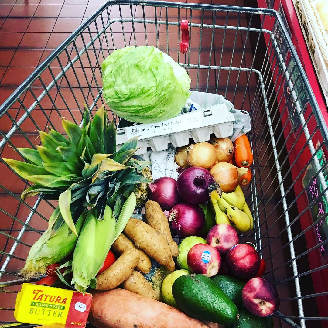 missearth_sa's tweet photo. More fruit and vegetables - less packaging. 🍐🍌🥑🍅🥒🍠🥔🌽🥕

Shop small, shop local,shop plastic free. Simple swaps for a better world. 
#zeropackaging #noplastic #plasticfree #womenagainstwaste #fruitandveg #shoplocal #wastefree #wastewarriors 

#WasteStopsWithME ♻️ https://t.co/pzF64LHfUv