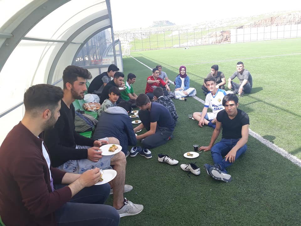 ozcanyildizaihl's tweet photo. #Kardeşlik #Buluşmaları kapsaminda Musa Cihaner Çocuk Yuvası ve okulumuz öğrencileri ile birlikte haftasonumuzu #Mardin #Genclik ve #Spor #Merkezinde voleybol ve futbol maçı yaparak değerlendirdik. https://t.co/kkRuzZ7M9L