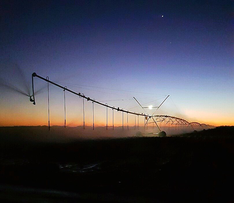 benparts's tweet photo. Best time of the day.... watching the sun come up and this #lindsayirrigation centre pivot in action. #zimmatic @LindsayIrrigate #sunrise #weknowwater https://t.co/ixmbydMzOH
