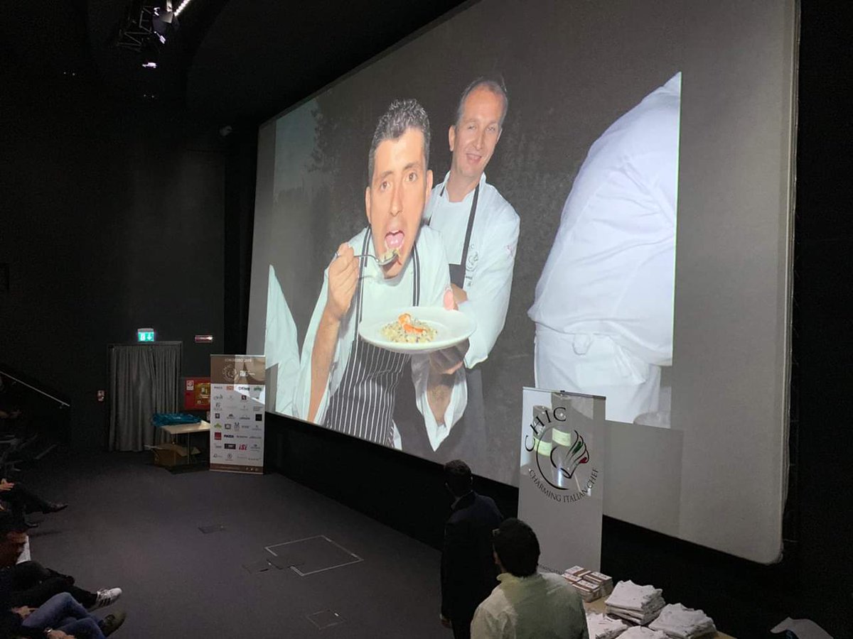 ChicChefs's tweet photo. In questi dieci anni i nostri soci CHIC sono triplicati, ora siamo a 123 e al Congresso, allo @skywaymontebian abbiamo dato il benvenuto a nuovi 17 chef presentati dal Direttore Raffaele Geminiani e dal Presidente Onorario @PaoloBarrale
#congressoCHIC2019 #chicrespect #10annichic https://t.co/cRjpgh25mJ