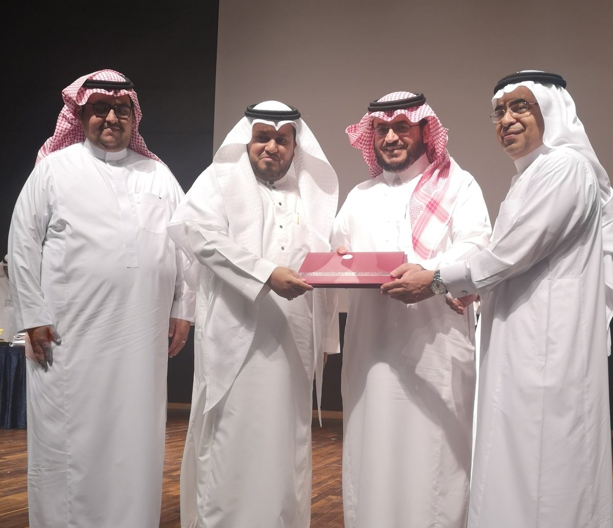 MOE_JDH's tweet photo. نيابة عن المدير العام ..
شهد المساعد للشؤون التعليمية حفل تكريم الفئات المطبقة لمبادرة التحول الرقمي #بوابة_المستقبل الذي أقامته إدارة التخطيط والمعلومات بـ #تعليم_جده وذلك على مسرح أكاديمية وعد
فيما كرمت المساعدة للشؤون التعليمية الفئات المطبقة للمشروع " بنات " في الجانب النسائي https://t.co/gfDPEFWIWF