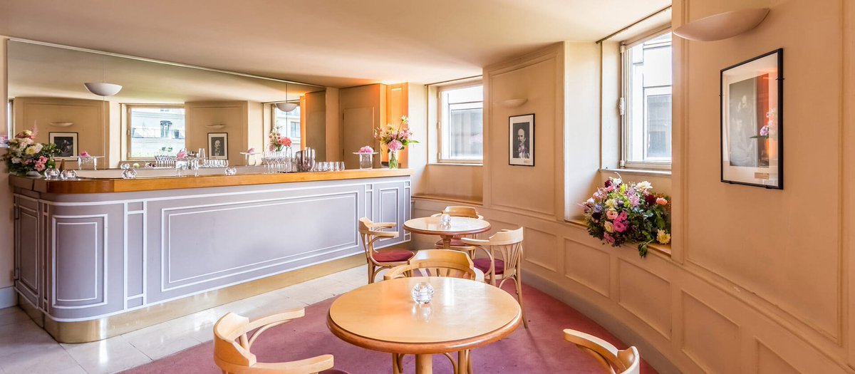 Bienvenue dans le Salon « fumoir » ! Il peut accueillir entre 25 et 30 p. pour une pause ou un atelier. Avec <a href="/KeysVenue/">Keys 'Venue Insider'</a>, les #events de toute taille trouveront leur espace à la Comédie des Champs Elysées !
contact@keysvenue.com | keysvenue.com
#venue #corporateevents