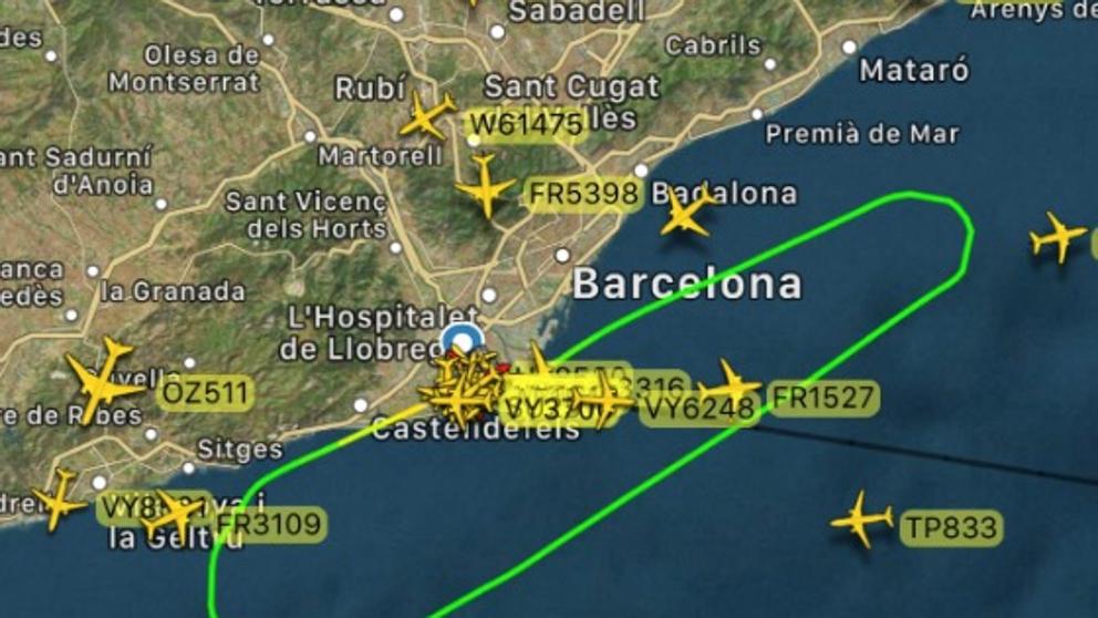 Vecinos de Castelldefels acusan a AENA de poner en peligro sus vidas por desviar el avión israelí por encima de sus casas prousoroll.es/vecinos-de-cas… #ProuSorolll #aviones #ruido #salud #Barcelona #Castelldefels