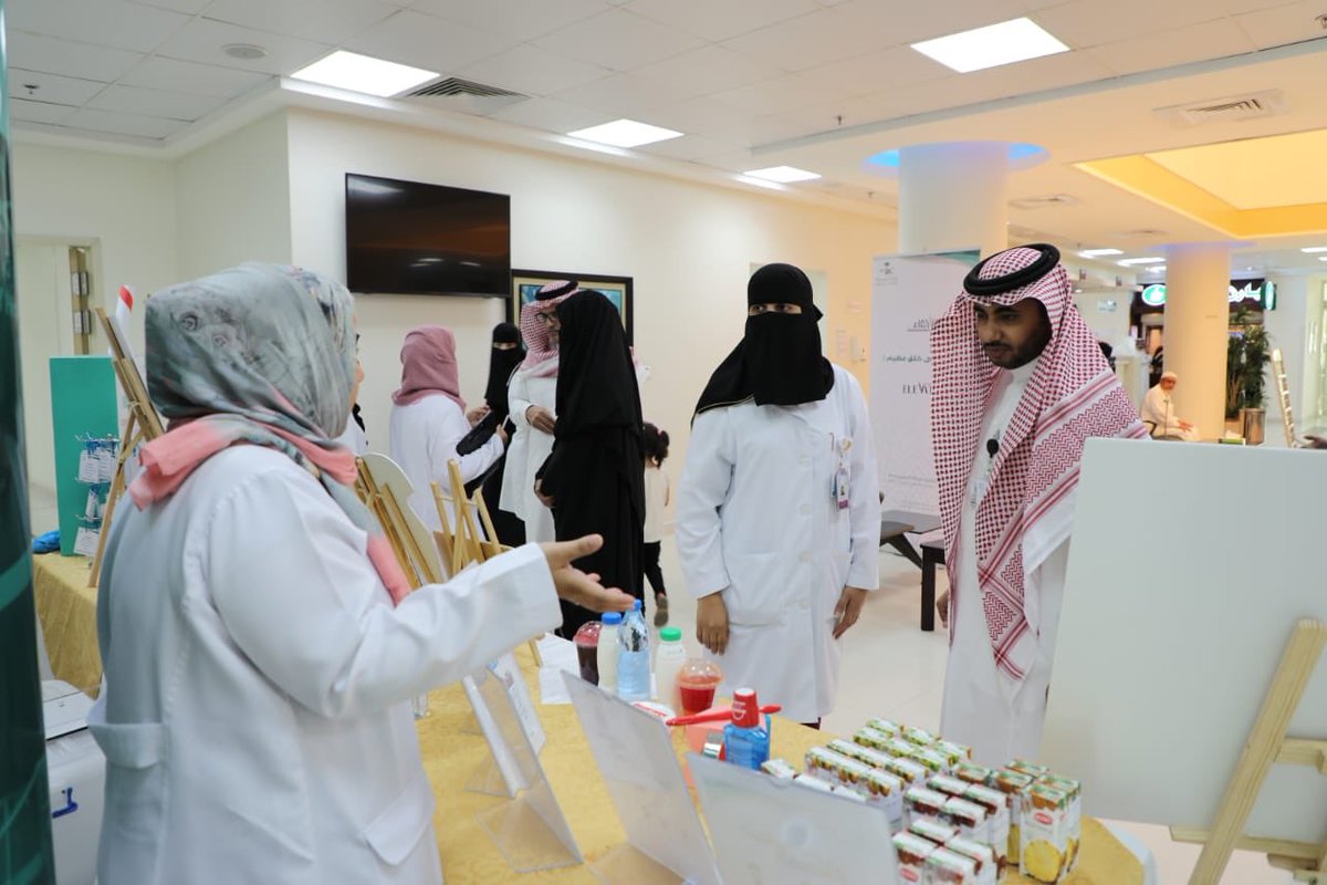 شارك #مجمع_الملك_عبدالله_الطبي بجدة بمعرض توعوي عن المشروبات المحلا بالسكر في #العرب_مول وكذلك أقام معرض  داخل المجمع الطبي بهدف رفع درجة الوعي لدى المجتمع عامة عن أضرار المشروبات المحلا بالسكر على الصحة وتعريفهم بالبدائل الصحية لها