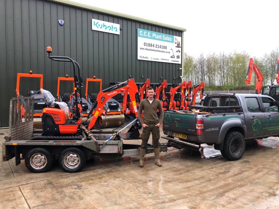 This morning we had William Pearce from Pearce’s gardening and churchyard services come and collect his New Kubota U10-3.
One very happy customer! 😀 #kubota #kubotaconstruction #cceplantsalesdevon
