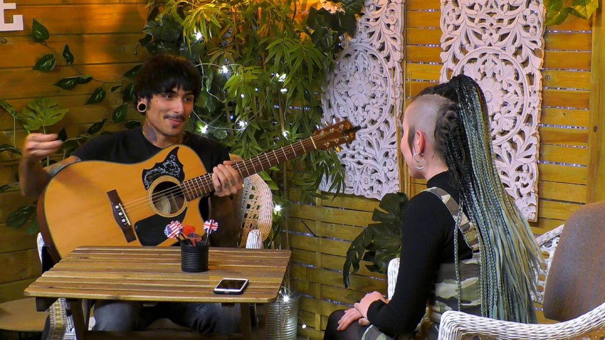 MedInfinityES's tweet photo. Jes intentará conquistar a Yara con su música en #FirstDates878... 🎼 ¿Conseguirá llegar a su corazón? 💕 ¡Ya puedes verlo online! 👇🏿 https://t.co/rGENAxxO6z https://t.co/jAEFTuLa5S