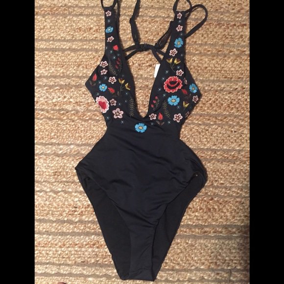 So good I had to share! Check out all the items I'm loving on <a href="/Poshmarkapp/">Poshmark</a> from <a href="/Wenlmm/">Wendy miller</a> #poshmark #fashion #style #shopmycloset #aerosoles #asheo #giannibini: posh.mk/Cs36SN4NVV