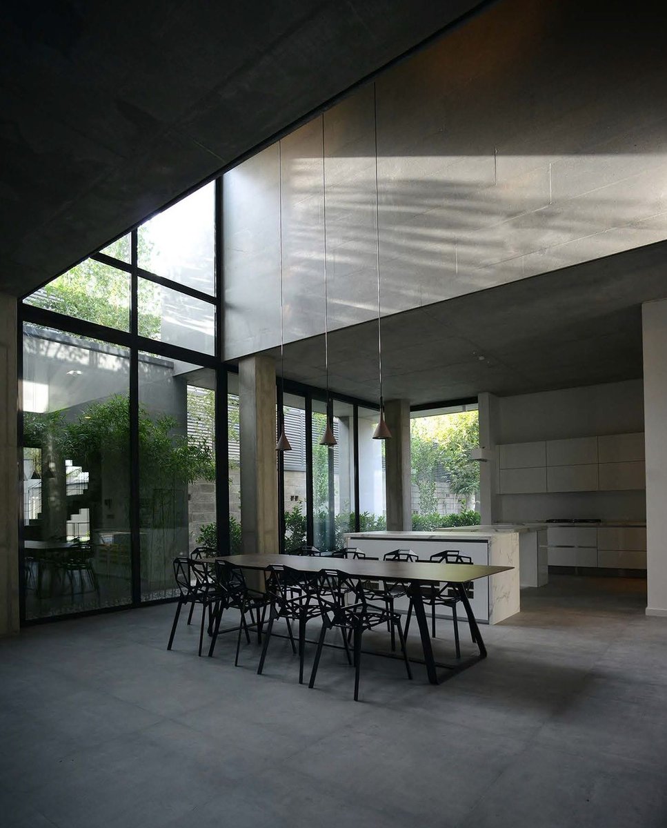 So interesting how Kamran Heirati Architects honours the Persian garden in this modern villa in Iran: the howz becomes a swimming pool! 
buff.ly/2Ifpl7x