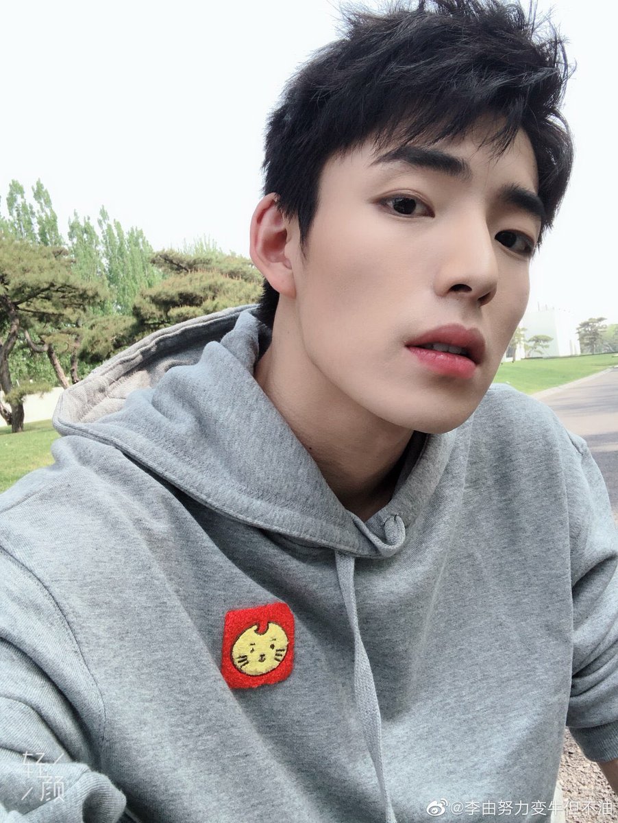 yezimingg's tweet photo. 190416 ✧ liyou weibo update
sO HANDSOME🥺🥺🥺
#青春有你 #idolproducer2
࿐ ࿔*:・゚ #李由 #liyou https://t.co/U4N8HDq7i8