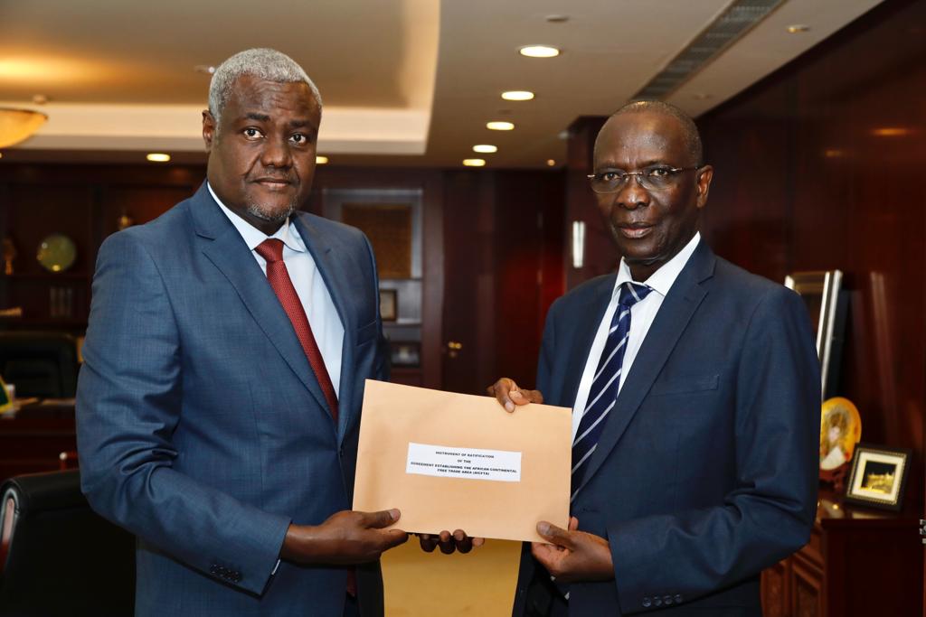 AUC_MoussaFaki's tweet image. The ambassador of #Gambia Sulayman Alieu Jack deposited his country's instruments of ratification for #AfCFTA this morning. We are now at TWENTY signed formal ratifications, only TWO needed for the #AfCFTA ready to enter into force. Countdown to the world's largest trading bloc!