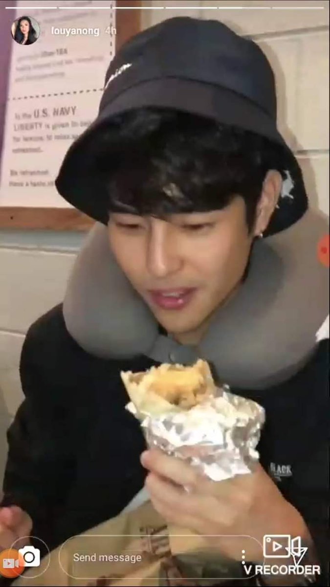 AnalynIVillanu1's tweet photo. FUMIYA inTWBA
#FUMIYAMVLOG
 kissable lips oh mygaasss https://t.co/E1AFz4FDQ7