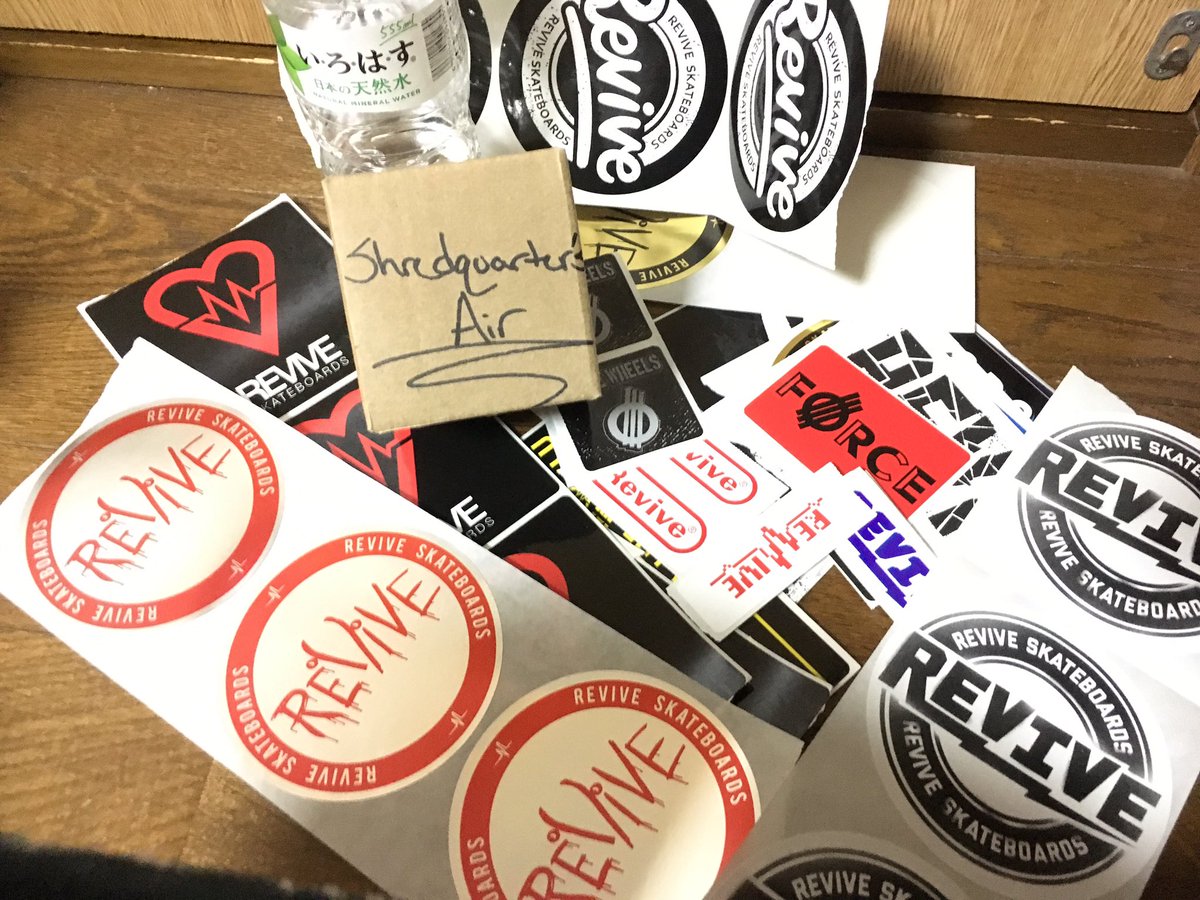 kisso_XN's tweet photo. #REVIVESKATEBOARDS
#FORCEWheels

アメリカのカリフォルニアにあるスケボーブランドが
エイプリルフールネタで工場の空気を箱に詰めて売ってたので買った！

ちゃんと日本に届いたぞ！

Thanks a lot !!
Way to go !! https://t.co/jBBLk4VnaV