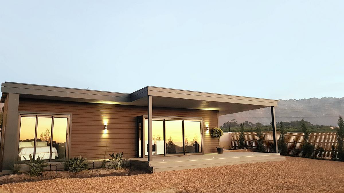 "Smart housing prototype shows promise in urbanizing Africa:
At the UN Environment Assembly, the 3D-printed modular structure, aims to debate on how eco-sustainable process can meet the Development Goals, Habitat III Agenda and Paris Agreement."
Read here:
moderndiplomacy.eu