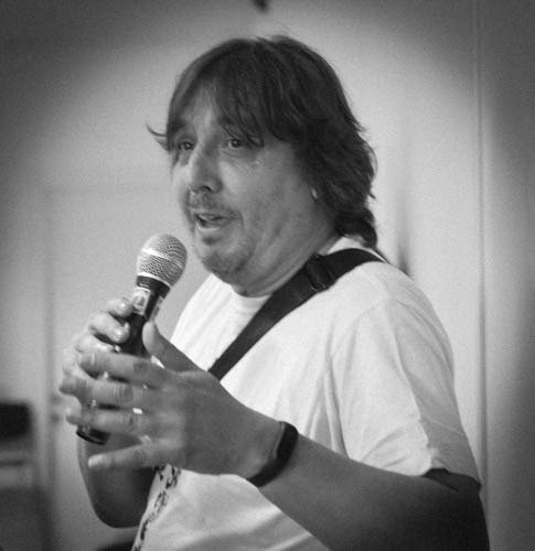 La enfermedad te deshizo en muy poco tiempo. Borró tu sonrisa de pillo, tus gritos de Zenutrio, tus poemas, tu vitalidad, tu ciclismo, el Gora Osasuna, tus burradas. Has luchado hasta el final. Dejas un hueco grande. Javi Zapata también vive y la lucha sigue. Salud company.