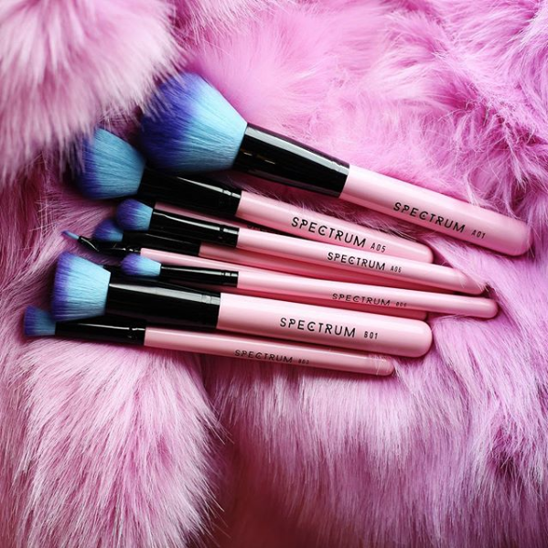 Spectrumbrushes's tweet photo. The Mondayest Tuesday ever 🙄 we're making it better with the softest #vegan makeup brushes around 💕 our 10 piece set is perfect for beginners or #makeupartists wanting to expand their kit 🙌🏽
https://t.co/EVqx3PBj4d
#spectrumcollections #millenial #veganbeauty #makepbrushes https://t.co/ZP4ZsQgbPQ