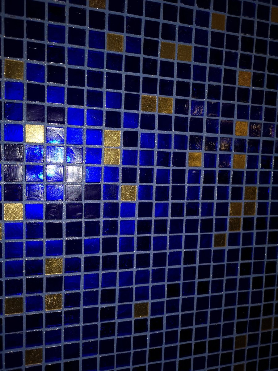 Roblowetiling's tweet image. First time using this product @KerakollUK blue with gold glitter. 2 buckets down quite a few more to go