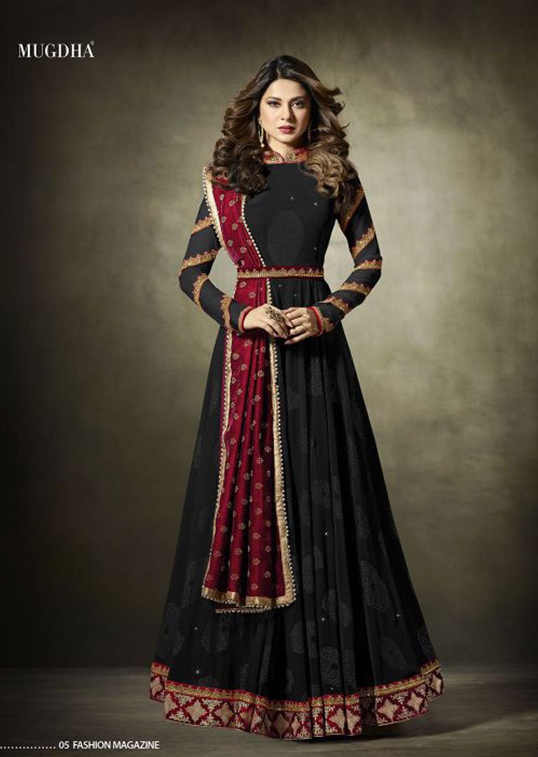 Asian_CoutureUK's tweet photo. CHECK OUT OUR NEW GOWNS RANGE. GRAB THIS STUNNING GOWN IN VARIOUS COLOURS.
SHOP NOW @ https://t.co/idh4tGYOHM
#AsianCouture #WeddingGowns #AbayaGown #MaxiGown #PakistaniWeddingStyle #Weddingwear https://t.co/PCKxoVF5fe