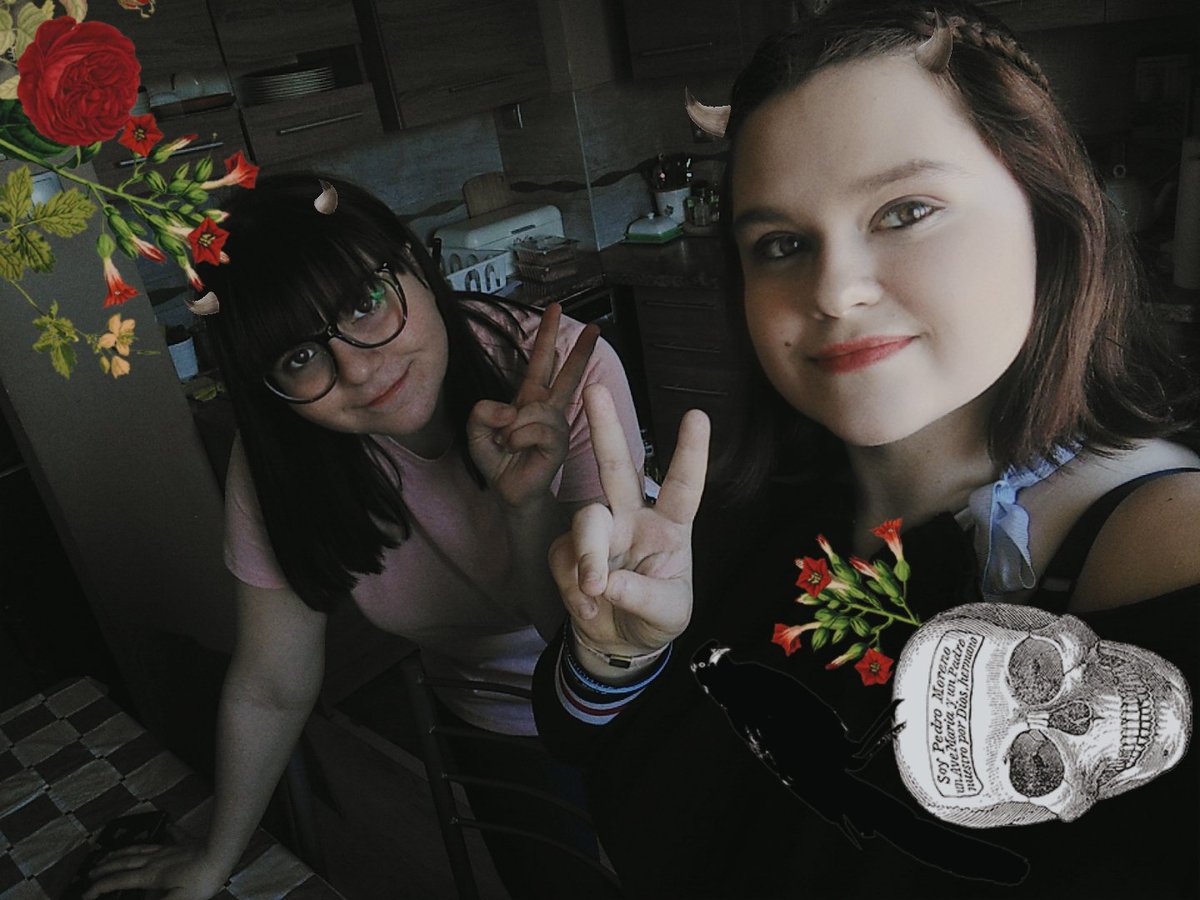 Slowbluerain's tweet image. Przedstawiam wam jedną z najlepszych osób do picia i jedzenia @PaddingSquad23 
Współczujcie jej za rok jak będziemy razem mieszkać xD