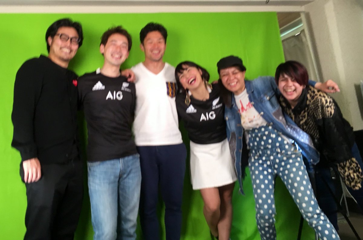 ScrumUnison's tweet photo. 私たちは、ラグビーワールドカップ2019の出場国の国歌をみなさんにも覚えてもらえるように、読みがな・和訳付きのレクチャー動画をつくっています。世界中のラグビーファンに「うれしい！」と思ってもらえたら。国歌、本気で唄ってみませんか。
#ScrumUnison #世界平和 #RWC2019 https://t.co/v3AUNo7dKR
