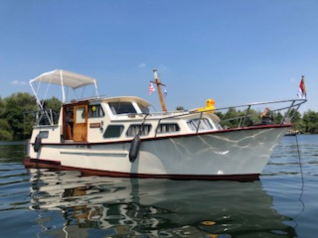 bootkopen_nl's tweet photo. #tekoop: Koelkruiser mer waaiersteven:
https://t.co/0o9G5LvNRk

#motorboot #boot #boten #boottekoop #botentekoop #bootkopen #kajuitboor #motorjacht #crown #kruiser #hiswa2019 #vaarseizoen #watersport #voorjaar #lente #zomer #Nederland #succes  #varen #koelkruiser https://t.co/s0PjTDxwAR