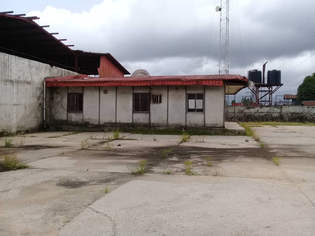 Una_Associates's tweet photo. FOR LEASE
A purpose built 3-bay Warehouse &amp; Administrative block /Security house (1,136.25sqm) with administrative block, security house and appurtenant.
Location: Calabar, Cross-Rivers state.
Rent: N7 million/annum(Negotiable). https://t.co/LBK52GBUJq