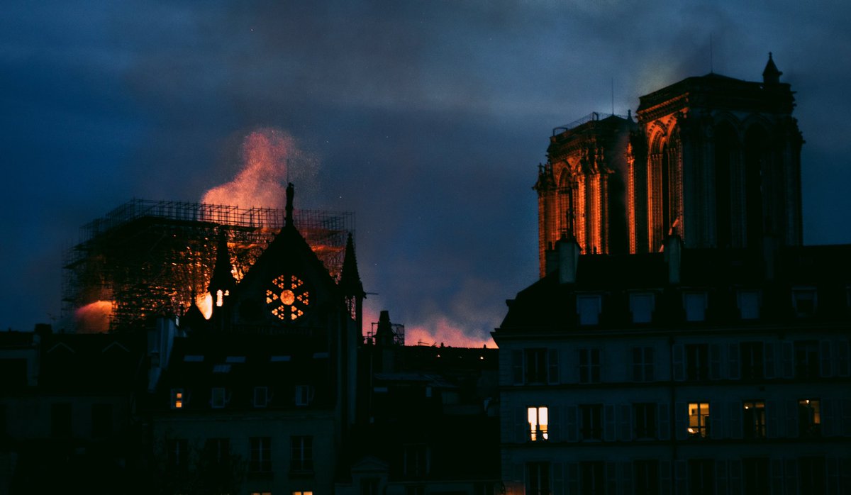 MaximeOry's tweet photo. Quelques clichés pris sur le vif pour rendre hommage à Notre belle Dame 🥺 🙏

P.S en aucun cas ce sont des images pour faire le buz mais sur le moment je me suis sentit obligé de me rendre sur place pour rendre hommage à cette œuvre d’art en la photographiant. https://t.co/DVV57Fiyby