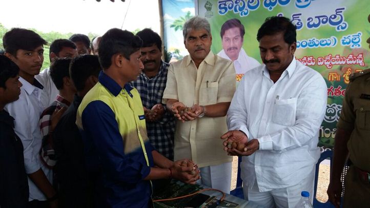 cgrindiaimpact's tweet photo. Council for Green Revolution Conducted Seed Balls Scattering in Jaggayyapet
For more info: https://t.co/Ju8DDhd3xk
#CouncilforGreenRevolution #SeedBalls #Plantation #PlantationofTrees #trees #Environment #SustainableDevelopment #EnvironmentalDevelopment #EnvironmentalSecurity https://t.co/0aEMhMhlHu