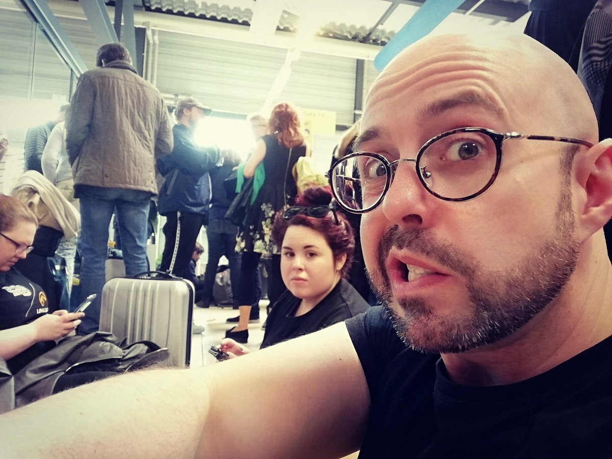 ✈️ STUCK IN THE AIRPORT ✈️ Massive delay to our #RyanAir flight at #Schönefeld airport Berlin. Any #TwitchConEU people that are here, come and have an impromptu meet and greet.
