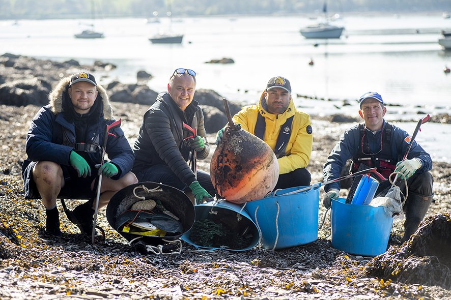 It wasn't long during our outing with <a href="/tillcoastclear/">Gary Jolliffe</a> &amp; <a href="/ExeterChiefs/">Exeter Chiefs</a> players <a href="/OllyWoodburn/">Olly Woodburn</a> &amp; <a href="/TomLawday/">Tom Lawday</a> before a plethora of discarded items were collected inc; plastic bottles, flip flops, bin lids, plastic wrap, string, DIY fishing gear, crisp packets and even an old buoy.