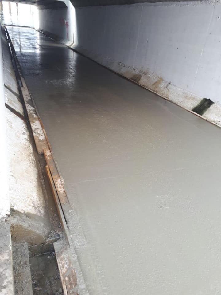 EnergjiaGovAL's tweet photo. Përfundoi shtresa e betonit🚧 tek nënkalimi i këmbësorëve🚸 pranë Kopshtit Zoologjik, i cili jo vetëm eleminon rrezikun⚠ e kalimit të rrugës por lehtëson jetën e qytetarëve👨‍👩‍👧‍👦 duke e kthyer këtë nënkalim në të kalueshëm &amp; funksional. #egjithevemendjaperju #siguri #standard #arrsh https://t.co/LIWAk07sYC