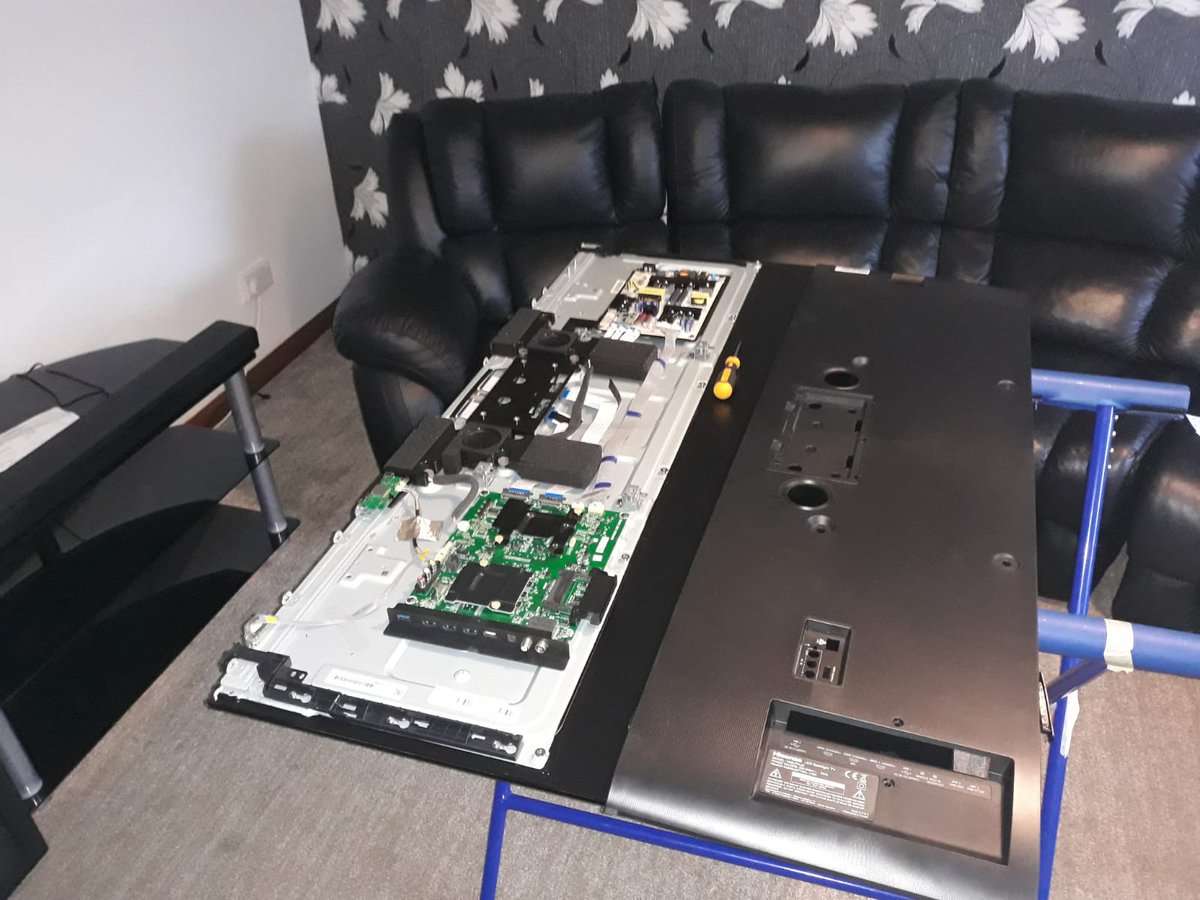 TvrsTeam's tweet photo. Customer was in despair last night Thought she was going to miss new series, her t.v broke down at 11am we had it back on it's feet for her by 5pm same day. #GameofThrones G.O.T https://t.co/HL1GgRgnwo