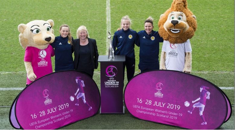 WEURO's tweet photo. #WU19EURO finals draw: games 16-28 July, Scotland🏆

Group A⚽
@ScotlandNT🏴󠁧󠁢󠁳󠁣󠁴󠁿 (hosts)
@oranjevrouwen🇳🇱 
@nff_landslag🇳🇴 
@equipedefrance🇫🇷 

Group B⚽
@Lionesses🏴󠁧󠁢󠁥󠁮󠁧󠁿 
@BelRedFlames🇧🇪 
@SeFutbolFem🇪🇸 (holders)
@DFB_Frauen🇩🇪 https://t.co/9xKwhgL8xQ