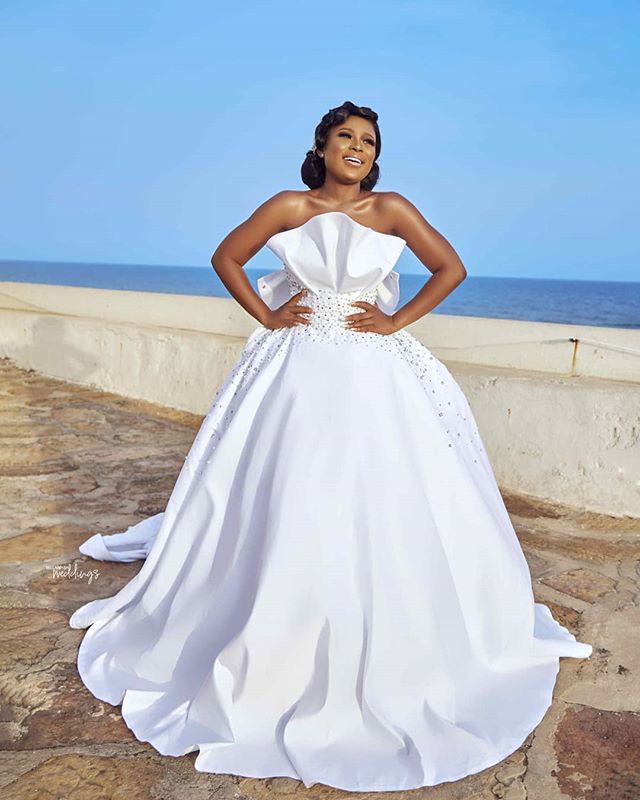 BellaNaijaWed's tweet photo. Just imagine walking down the aisle in this dress. 
#BNBridal

See more on https://t.co/xcZS9YCZ8c or link in bio.

Dresses: @sima_brew
Belle: @naariza | @serwaaamihere | @laurie_frempong | @mamiohmyhair |
Makeup: @facevillebeauty
Hair: @oh_my_hairr
Hairstyling :@it_must_be_ginge https://t.co/h0YV3yHdu0