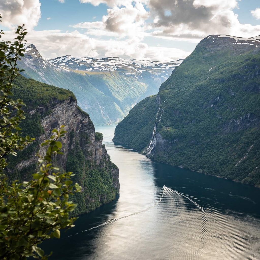different_roads's tweet image. ¿Conoces los Fiordos Noruegos? 

Son pura belleza natural noruega (basta con visitarlos para darse cuenta de ello 😍).

Te invitamos a que descubras un adelanto de lo que te espera, aquí:

bit.ly/EL_Fiordos_Blog

#DifferentRoads